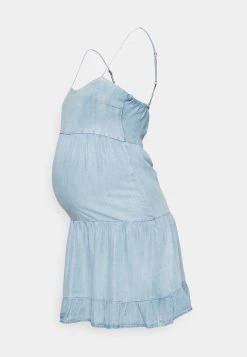 ONLY MATERNITY Donna OLMRAGNA STRAP DRESS - Vestito Di Jeans - Light Blue Denim -Negozio al dettaglio ONLY MATERNITY 54fdf176ab684b76afc10d08751de320