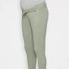 ONLY MATERNITY Donna OLMPOPTRASH SALLY EASY - Pantaloni - Seagrass -Negozio al dettaglio ONLY MATERNITY 7af355d0a5994b0084b42ee11c003528