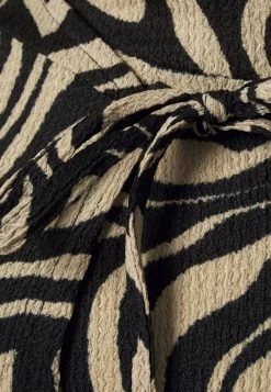 ONLY MATERNITY Donna OLMKENYA DRESS - Vestito Lungo - Trench Coat 7 ONLY MATERNITY Donna OLMKENYA DRESS - Vestito Lungo - Trench Coat -Negozio al dettaglio ONLY MATERNITY affeebe548a34f2a86d9f4f3c9f5a9e7