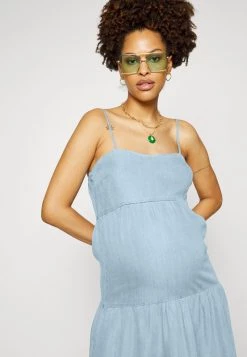 ONLY MATERNITY Donna OLMRAGNA STRAP DRESS - Vestito Di Jeans - Light Blue Denim -Negozio al dettaglio ONLY MATERNITY d9343bdec5b442f498682f04a3e9588f