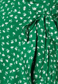 ONLY MATERNITY Donna OLMOLIVIA WRAP DRESS - Vestito Di Maglina - Verdant Green -Negozio al dettaglio ONLY MATERNITY e16e484d49c24fc4b7422c09e04ffb34